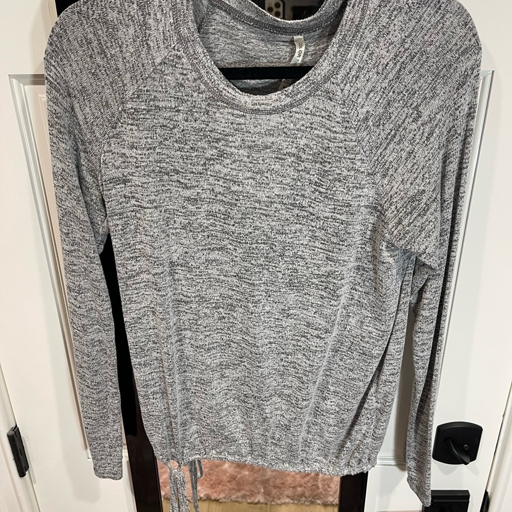 Color Thread gray knit, sweater, size medium - Picture 3 of 6